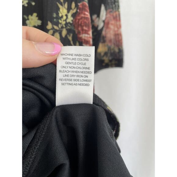 NWT Francesca's Trixxi Black Floral Soft Keyhole Shift Dress Womens Size Medium - Picture 12 of 12